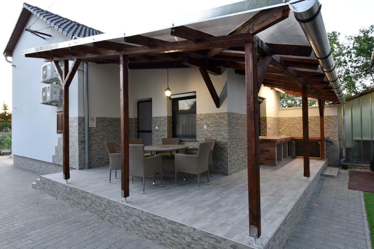 Siraly Apartman Hajdúnánás Extérieur photo
