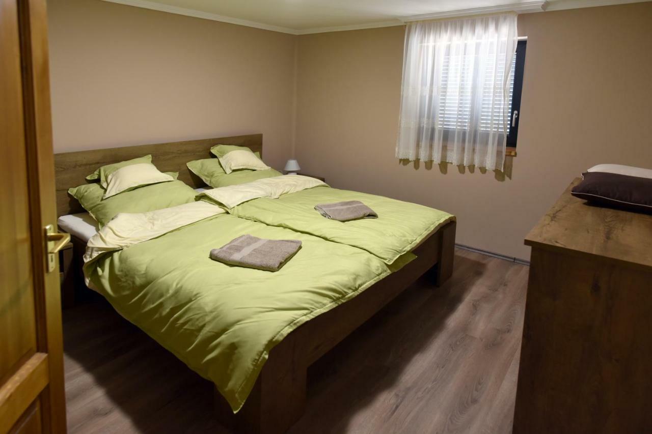 Siraly Apartman Hajdúnánás Extérieur photo