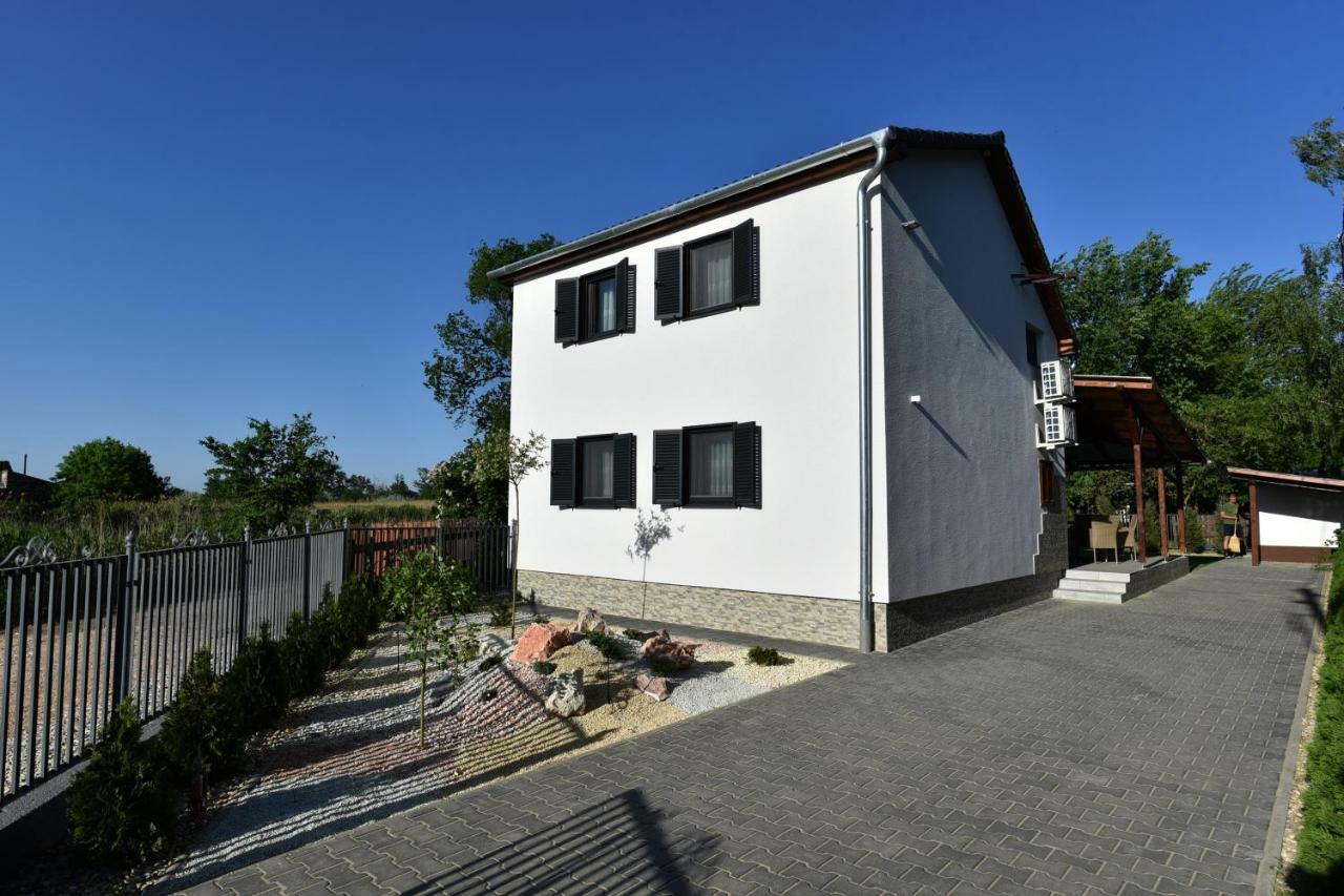 Siraly Apartman Hajdúnánás Extérieur photo