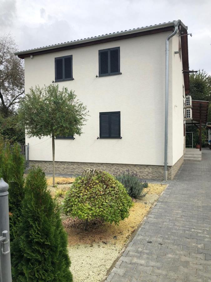 Siraly Apartman Hajdúnánás Extérieur photo